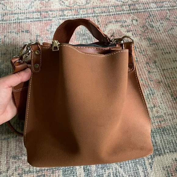 Faux leather crossbody bucket bag - Picture 3 of 4